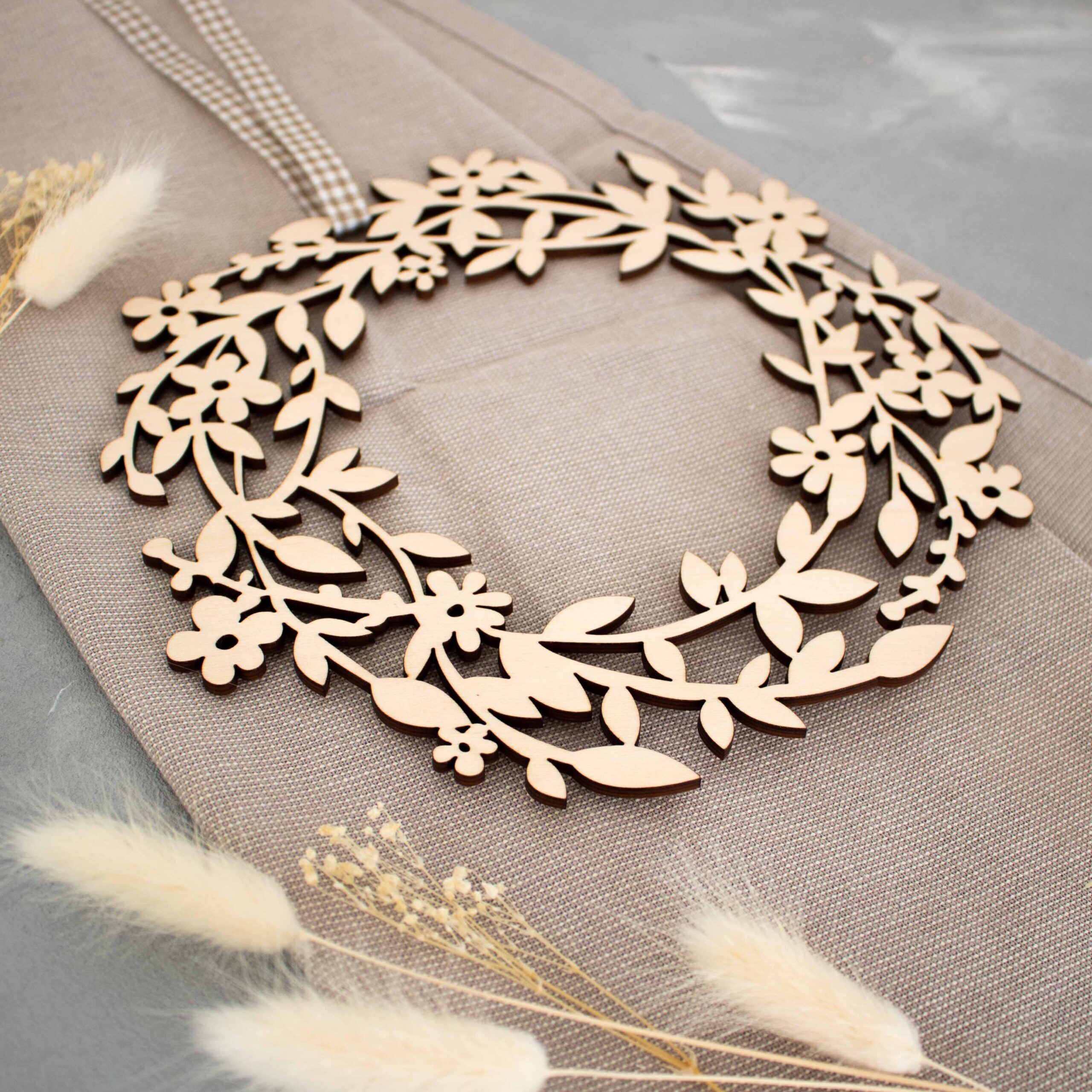 Holzkranz Blüten und Blätter