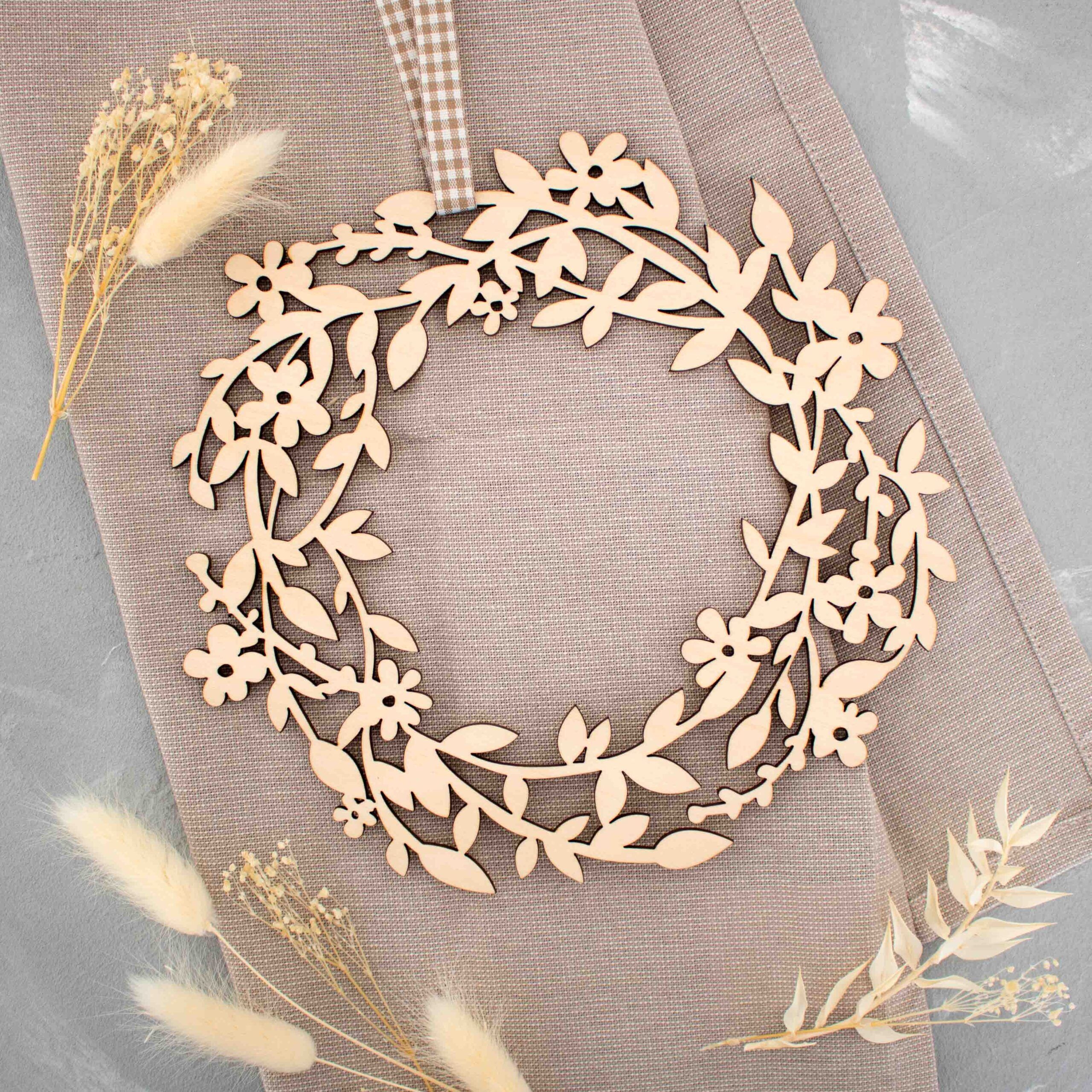 Holzkranz Blüten und Blätter