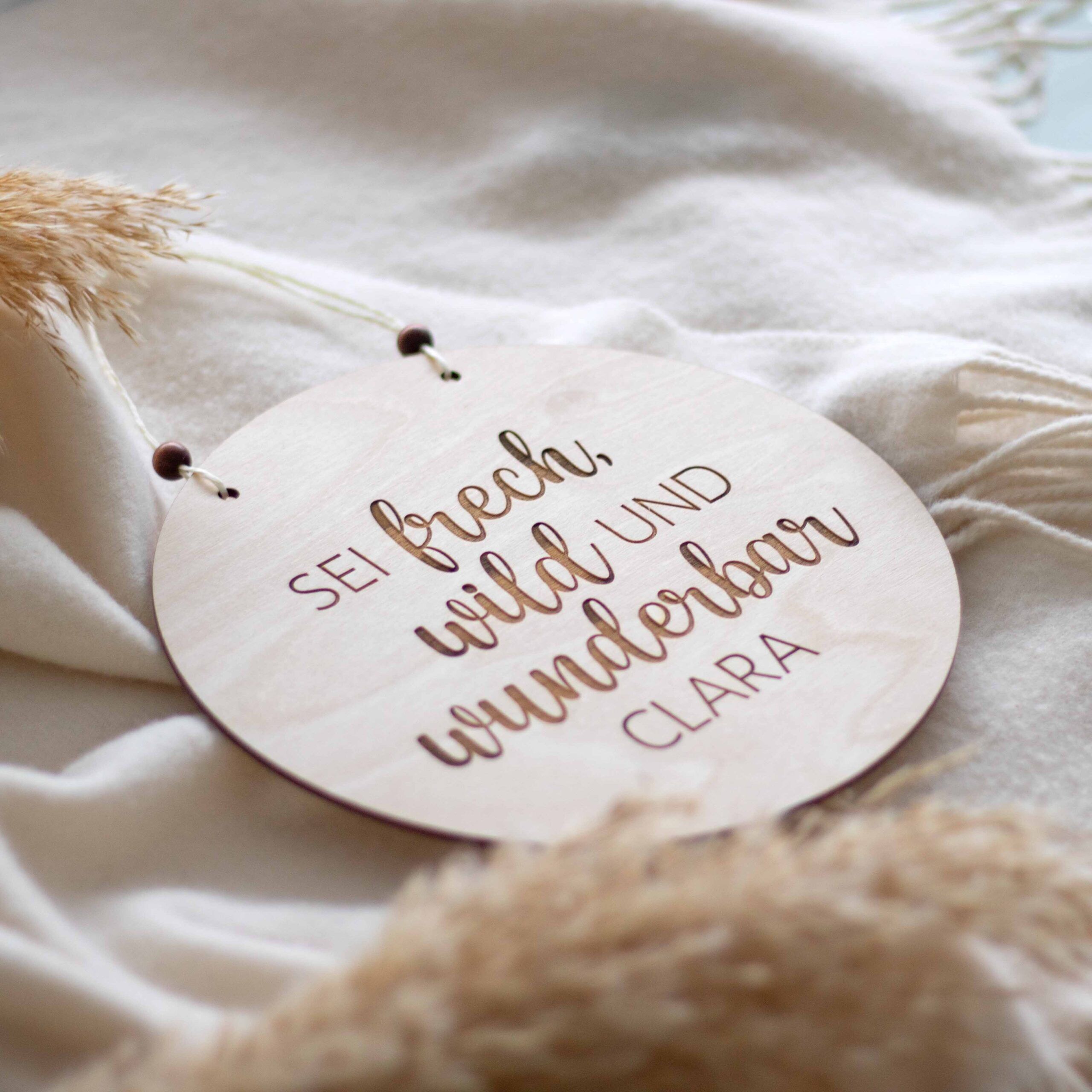 Schild mit Personalisierung fürs Kinderzimmer Sei wild, frech und wunderbar